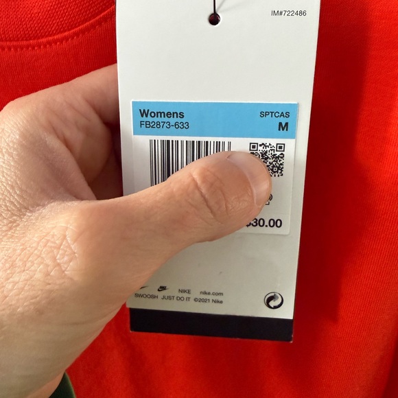 New With Tags, Women’s Size Medium Nike T-Shirt Slim Fit, Is Shorter - Picture 3 of 4